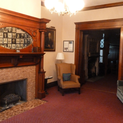 The parlor is a comfortable room where members can peruse Scottish magazines or enjoy the company of other members.